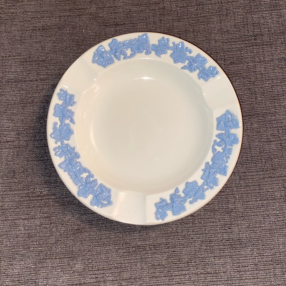 Vintage Wedgwood Queensware Ashtray Trinket Dish White Blue Grape Leaf Design